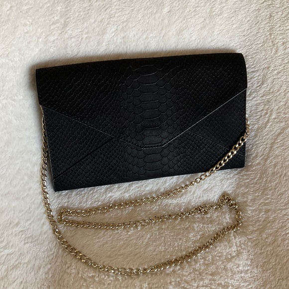 Croc-embossed Old navy bag. Black evening bag with gold-tone chain link strap. - Picture 6 of 6